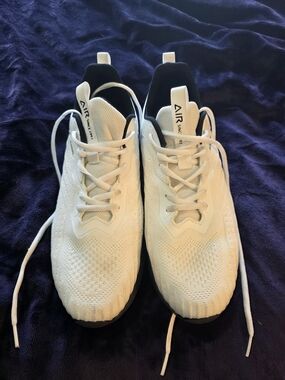 Air Men's White Running Shoes – Lightweight Athletic Sneakers – Excellent Condit
